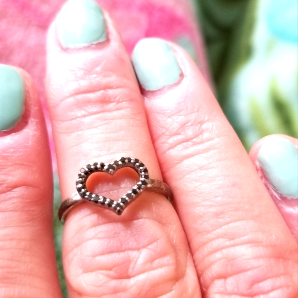 Black heart rhinestone ring